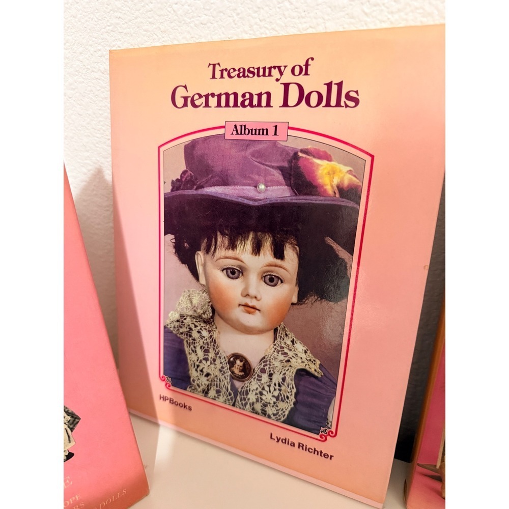 Vintage Doll Collecting 6 Books German French Bisque Costuming Rare Reference - Picture 4 of 8